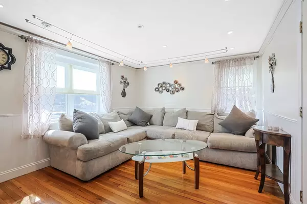 Bourne, MA 02532,9 Marilyn Rd