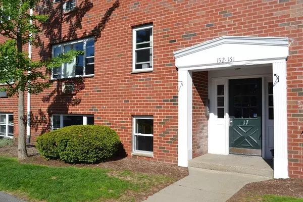 Agawam, MA 01001,153 Regency Park Dr #153