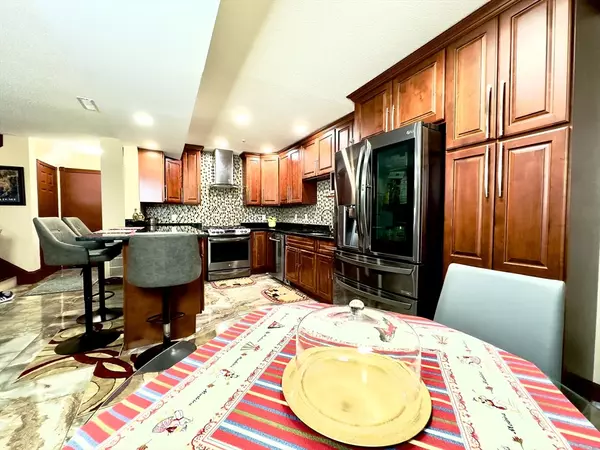71 Rosewood Dr #71, Stoughton, MA 02072