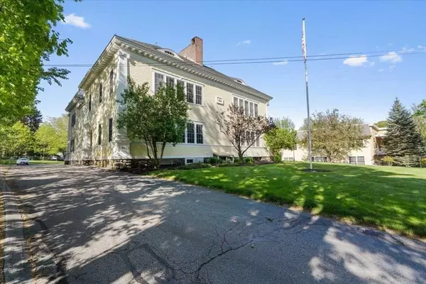 Holden, MA 01520,42 Phillips Rd #1