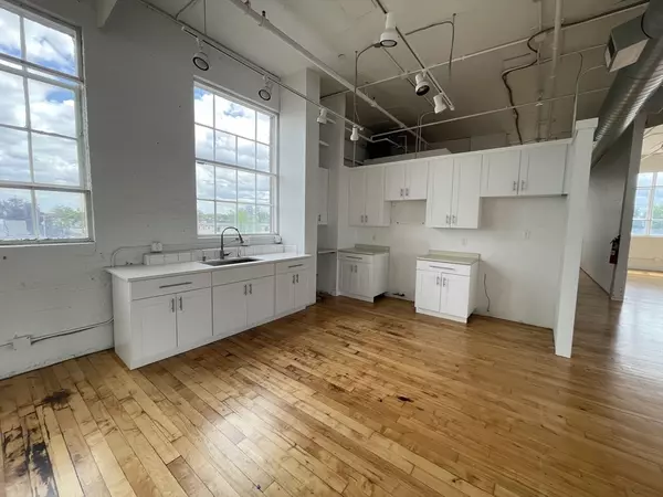 Newton, MA 02458,217 California St #3