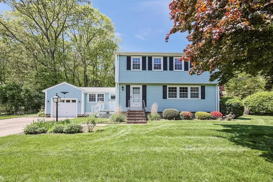 30 Mackintosh St, Franklin, MA 02038