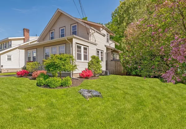 6 Hanson St, Wakefield, MA 01880