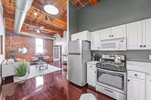 Amesbury, MA 01913,37 Millyard #206