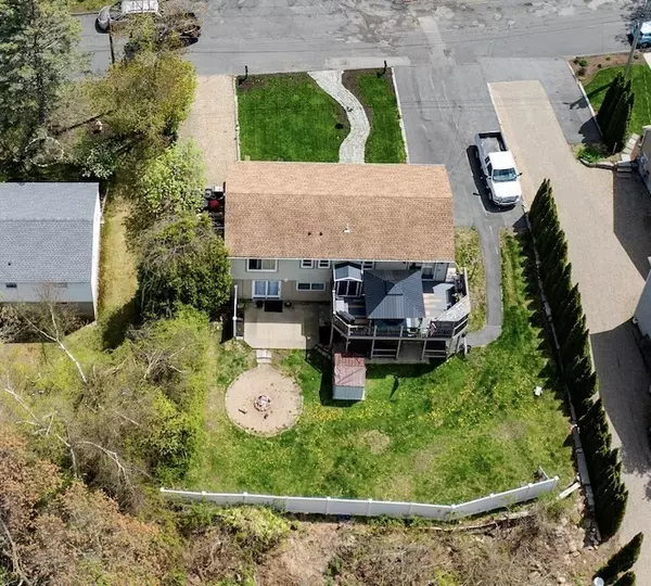 9 Hodgkins Rd, Rockport, MA 01966