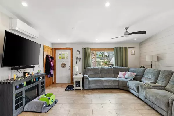 Rockport, MA 01966,9 Hodgkins Rd