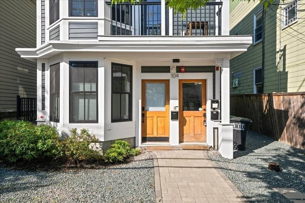 Somerville, MA 02143,104 Beacon St #2