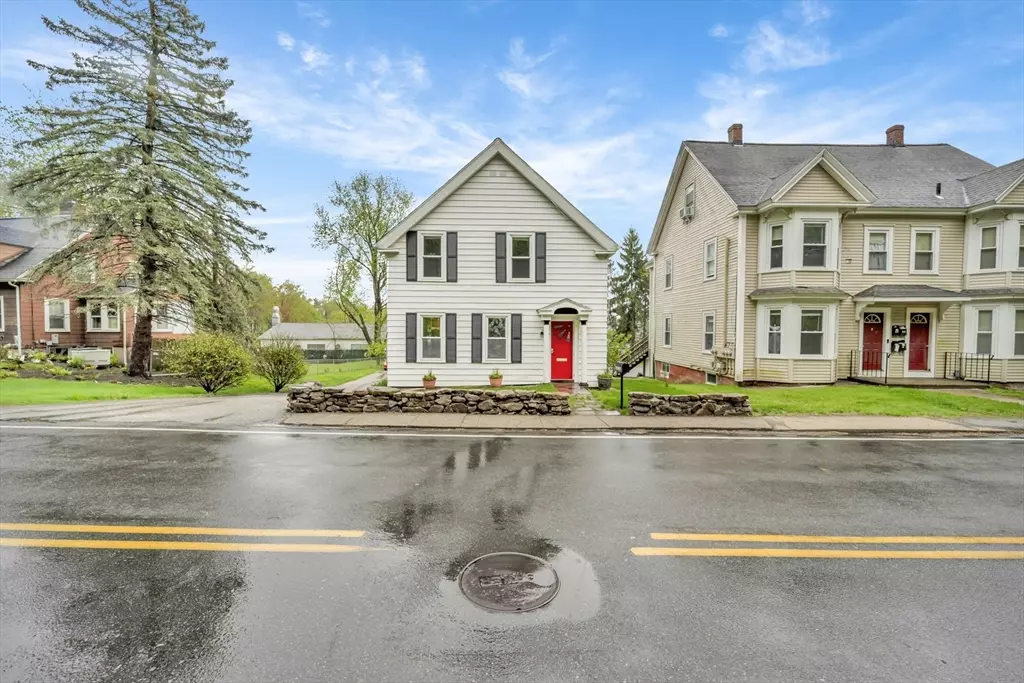 Amesbury, MA 01913,9 Monroe St