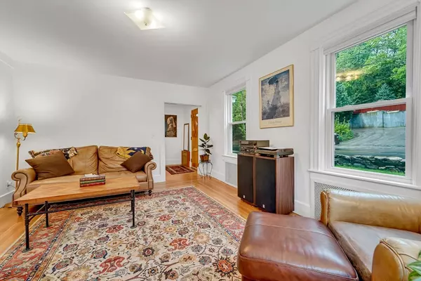 Amesbury, MA 01913,9 Monroe St