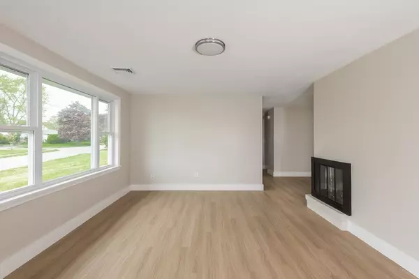 Holbrook, MA 02343,84 Poole Cir