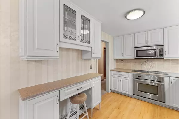 Raynham, MA 02767,21 Warren St E