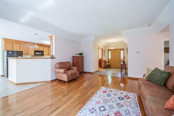Southwick, MA 01077,9 Lauren Ln
