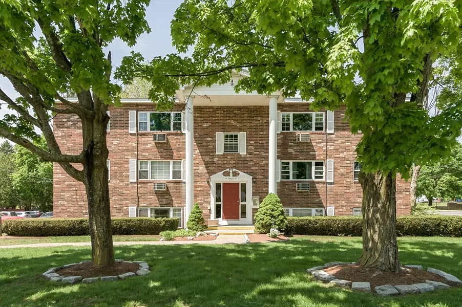 35 Berlin St #217, Clinton, MA 01510