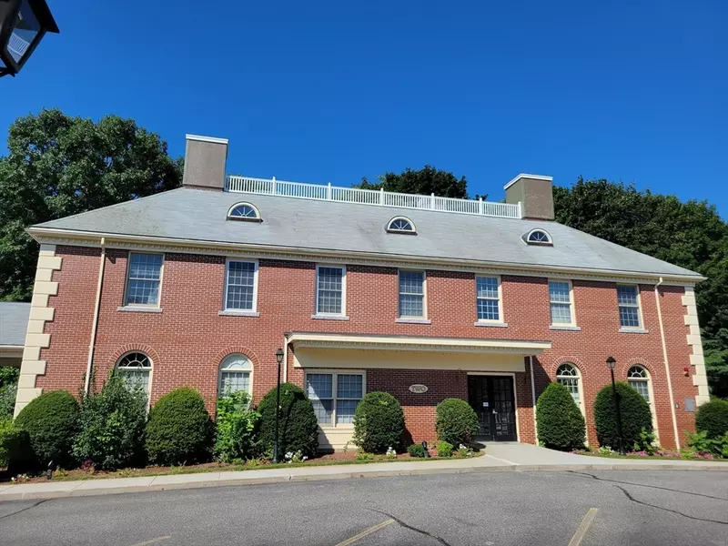 2 Meetinghouse Rd #8, Chelmsford, MA 01824
