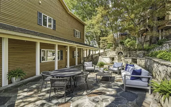 Hopkinton, MA 01748,28 Downey Street