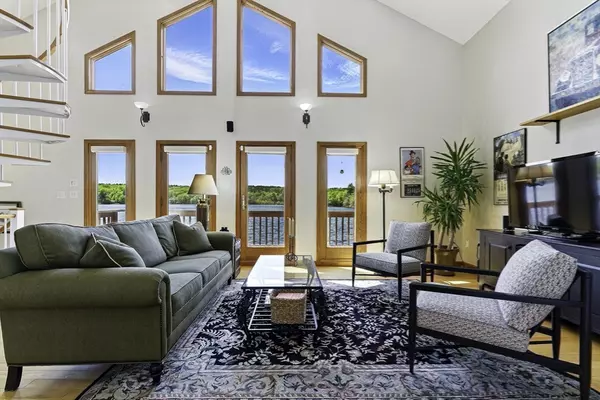 Hopkinton, MA 01748,28 Downey Street