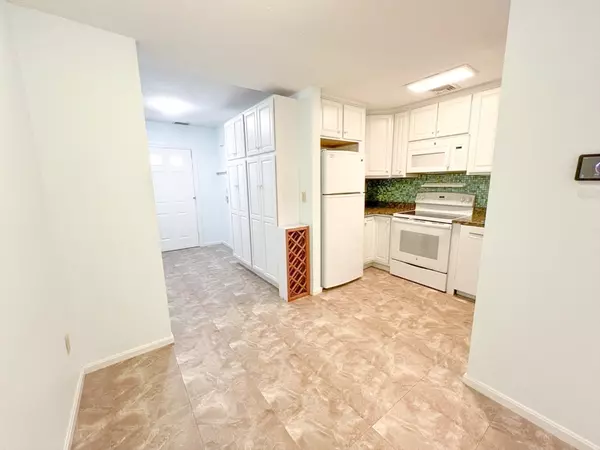 Rockland, MA 02370,23 Hobart Ln #23