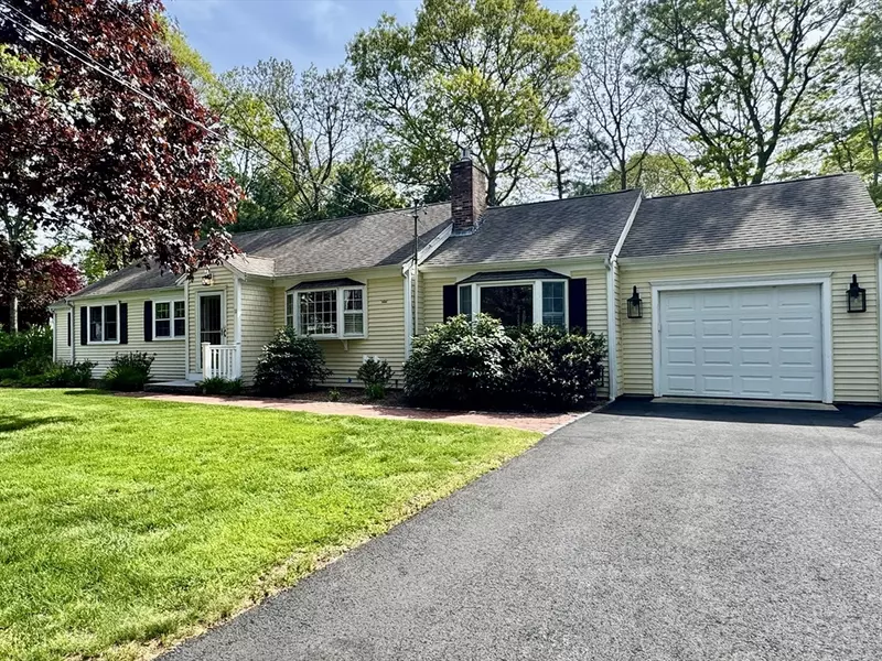 11 Masthead Ln, Barnstable, MA 02632