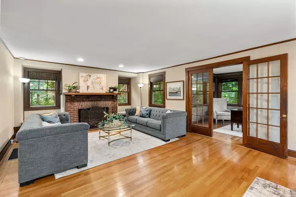 Sharon, MA 02067,15 Pleasant Street