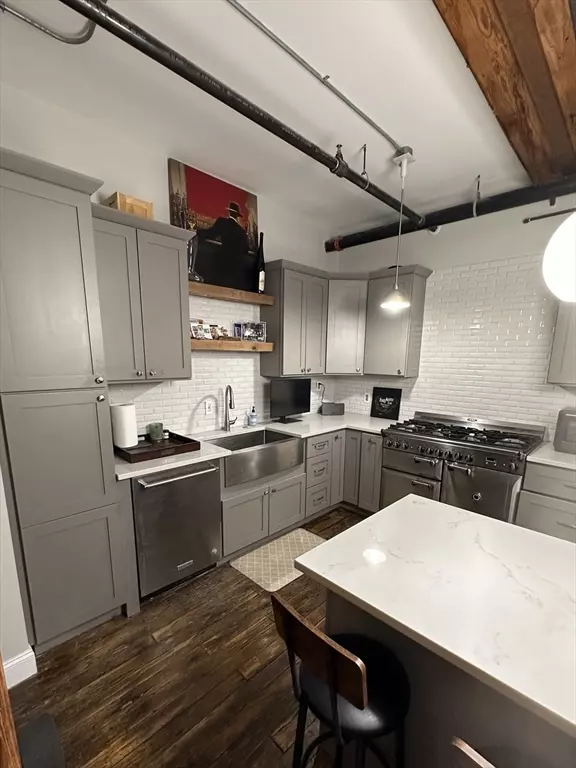 Boston, MA 02127,881 E 1st St #303