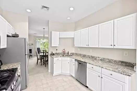 Canton, MA 02021,18 Evergreen Cir #18