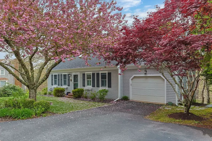 56 Monomoit Ln, Chatham, MA 02633