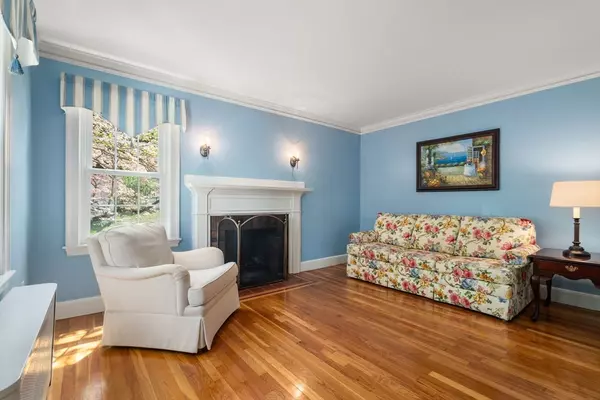 Milton, MA 02186,27 Hope Ave