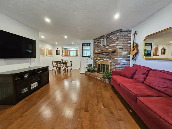 Easton, MA 02375,88 Village St #88