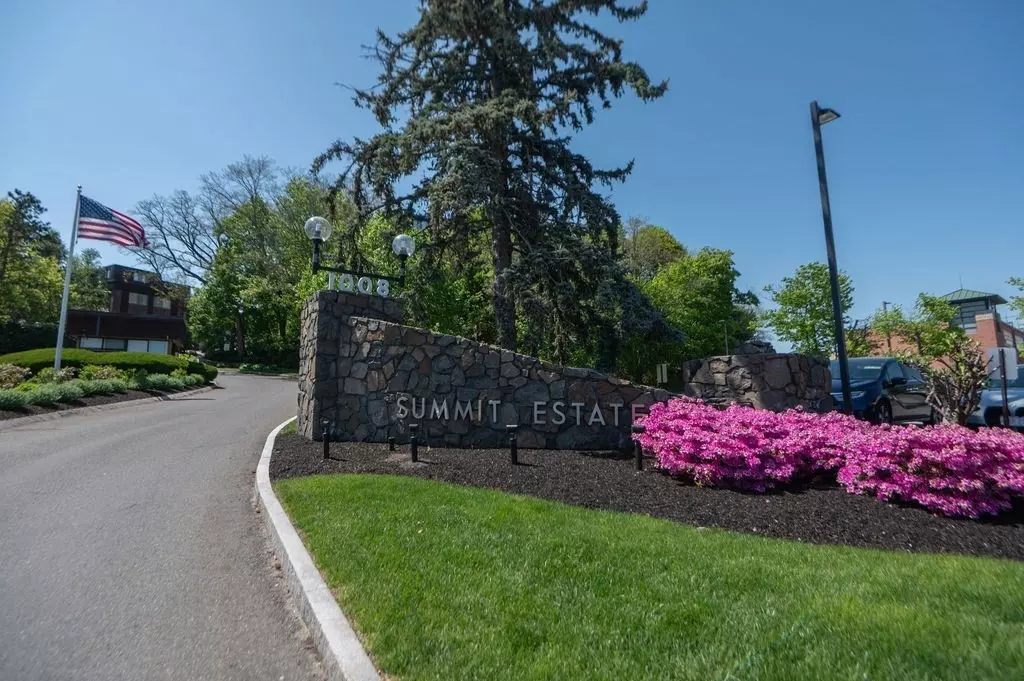 Swampscott, MA 01907,1002 Paradise Rd #PHH