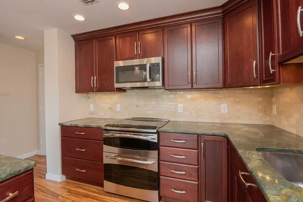 Swampscott, MA 01907,1002 Paradise Rd #PHH