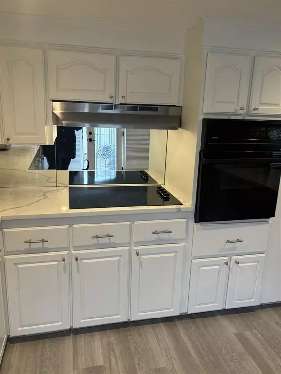 Salisbury, MA 01952,13 Dock Ln