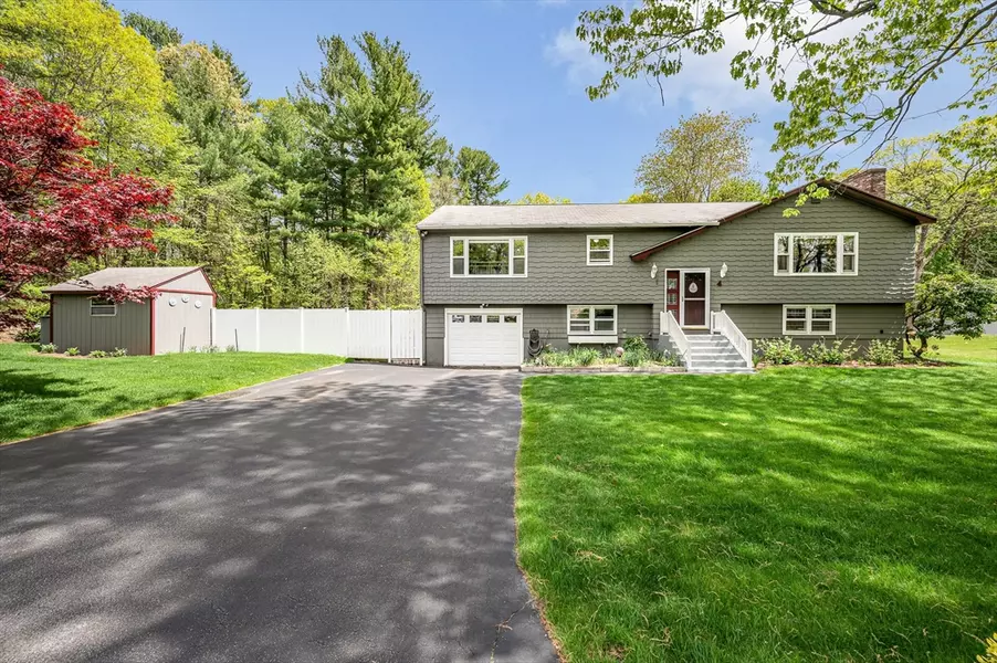 4 Pleasantview Ave, Tyngsborough, MA 01879