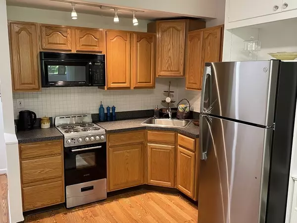 Brookline, MA 02446,70 Park Street #15