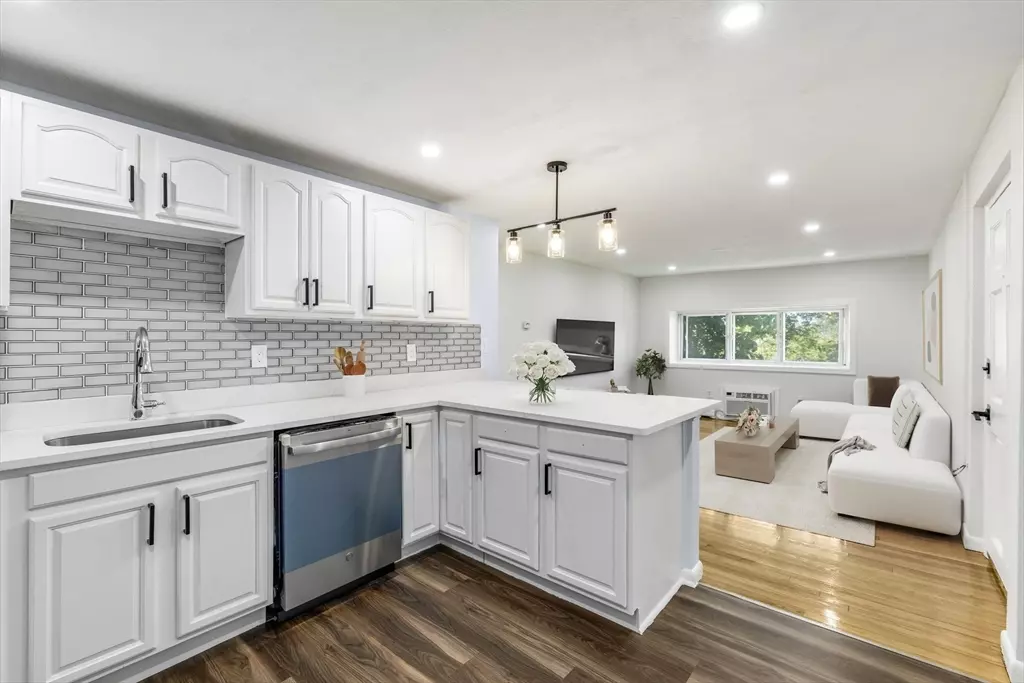 Boston, MA 02136,7 Oakcrest Rd #9