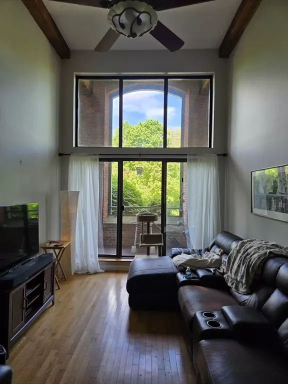 Taunton, MA 02718,96 Old Colony Ave. #128