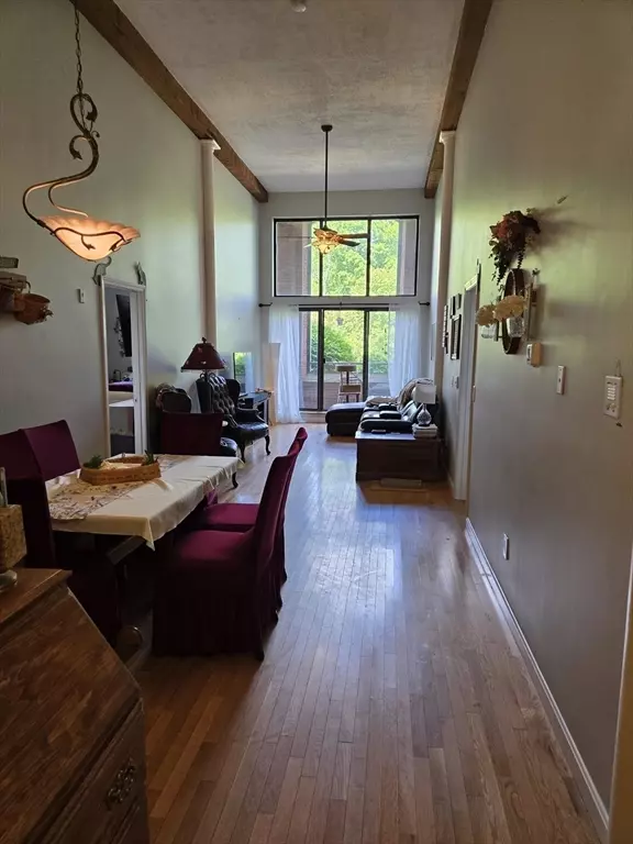Taunton, MA 02718,96 Old Colony Ave. #128