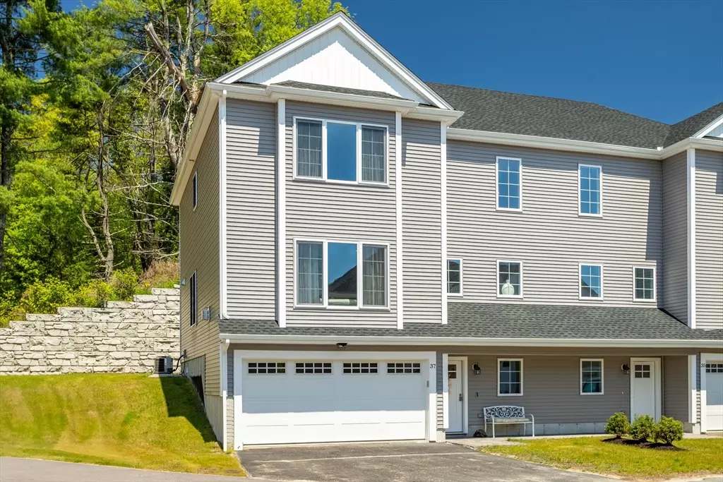 Uxbridge, MA 01569,37 Pouts Ln #37