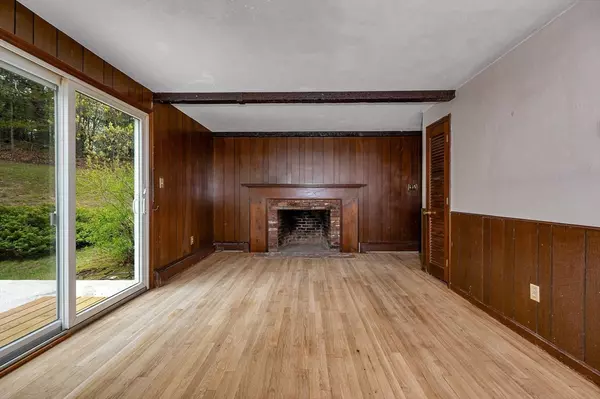 North Andover, MA 01845,104 Meadowview Road