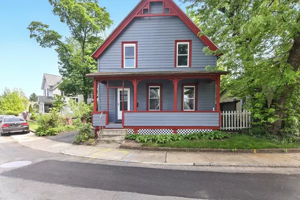 17 Manhattan St, Springfield, MA 01109