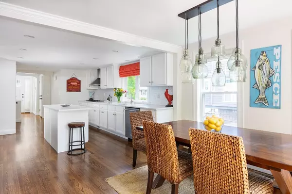 Newton, MA 02461,112 Oakdale Rd
