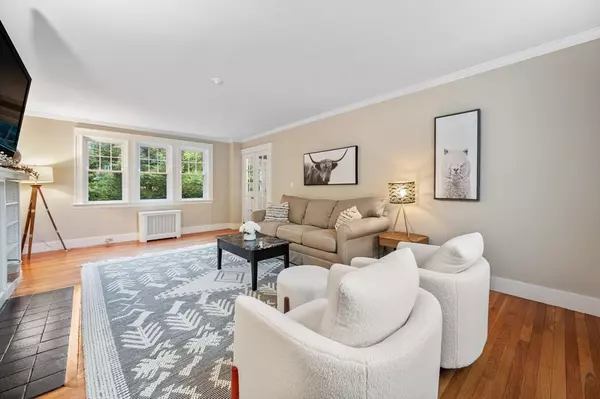 Concord, MA 01742,212 Hawthorne Lane