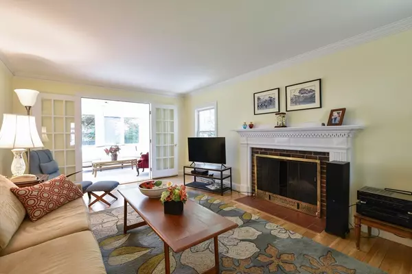 Wellesley, MA 02482,20 Garrison Rd