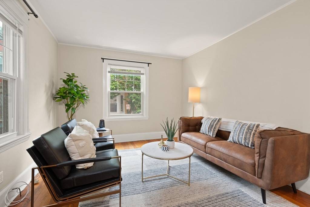 Cambridge, MA 02138,60 Crescent St. #1