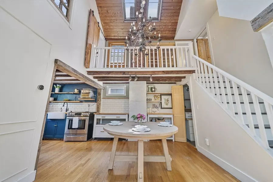 59 1/2 Summer St, Salem, MA 01970