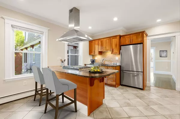 Brookline, MA 02445,21 Searle Ave #2