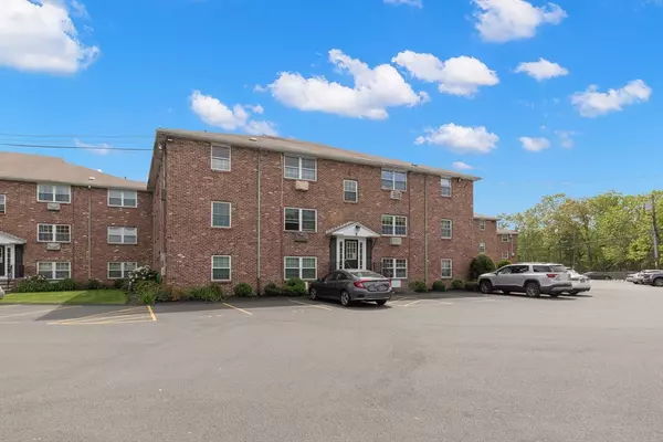 Arlington, MA 02474,5 Colonial Village Dr #9