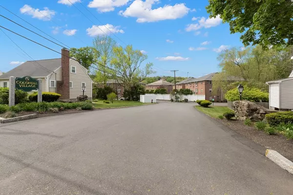 Arlington, MA 02474,5 Colonial Village Dr #9