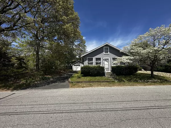 91 Silver Beach Ave, Falmouth, MA 02556