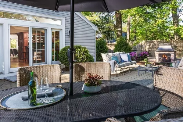 Newton, MA 02464,27 Roundwood Rd