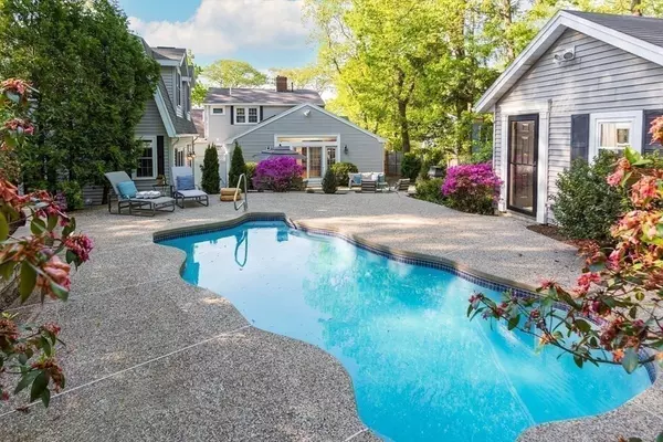 Newton, MA 02464,27 Roundwood Rd